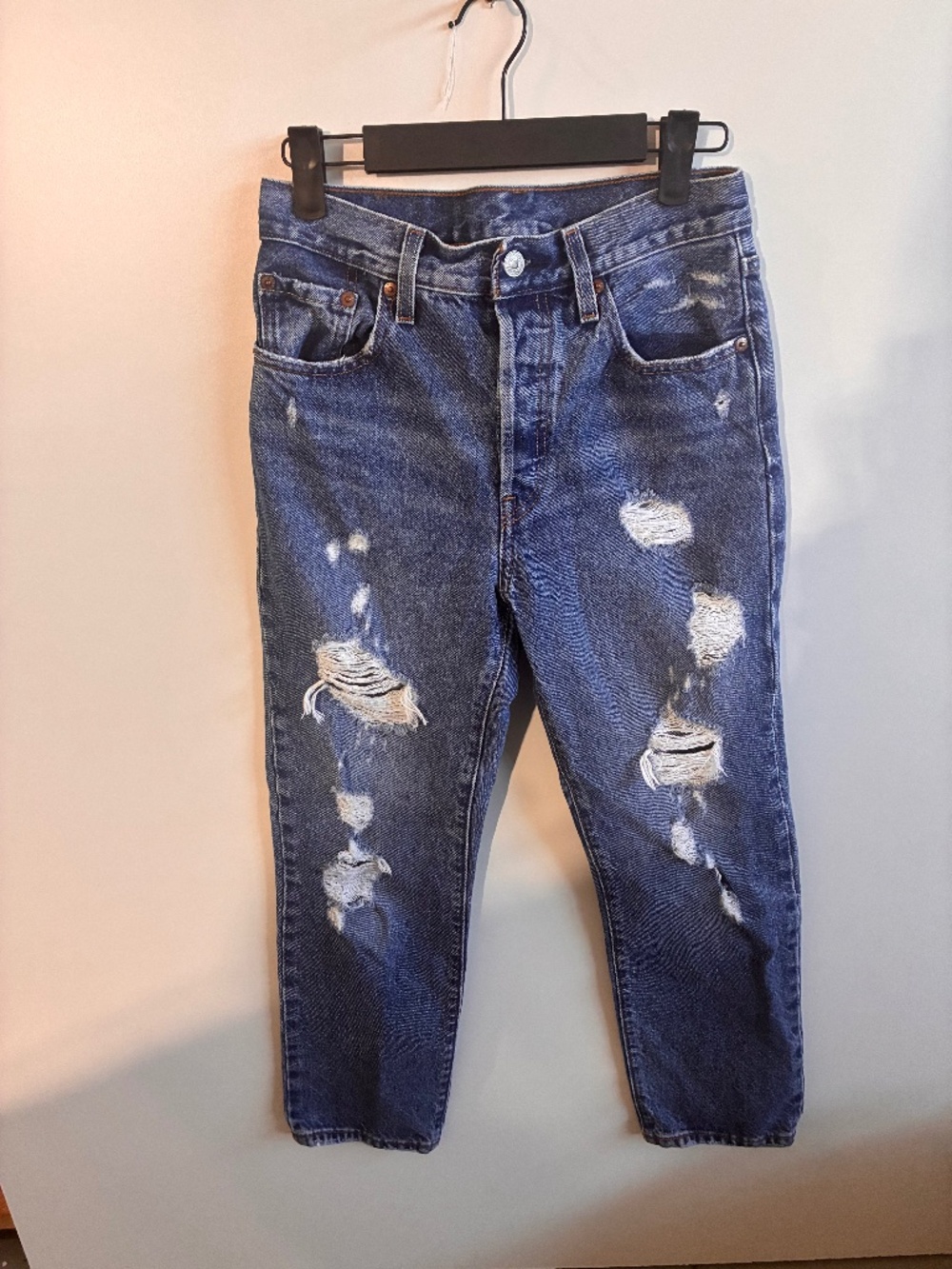 Levi’s 5O1 25 waist distressed denim